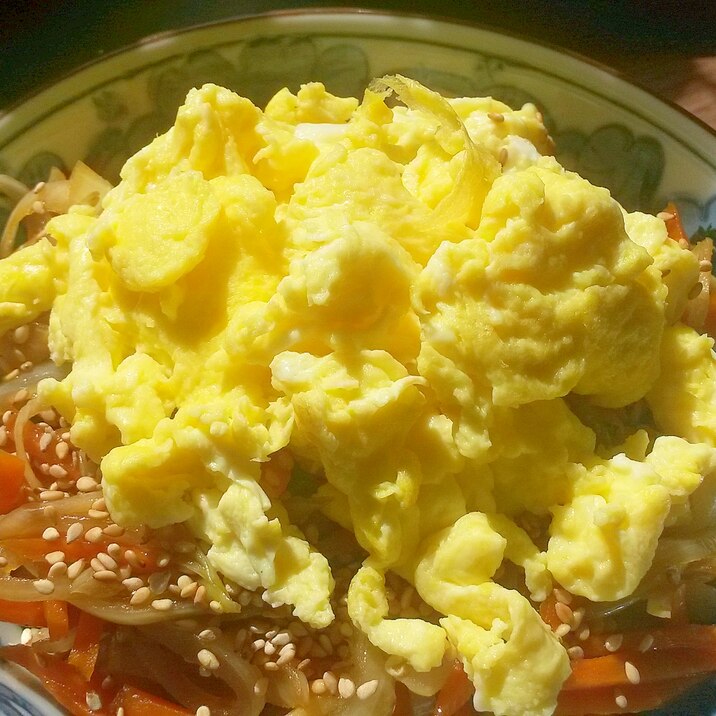 生姜焼き風味の卵そぼろ丼(^^♪